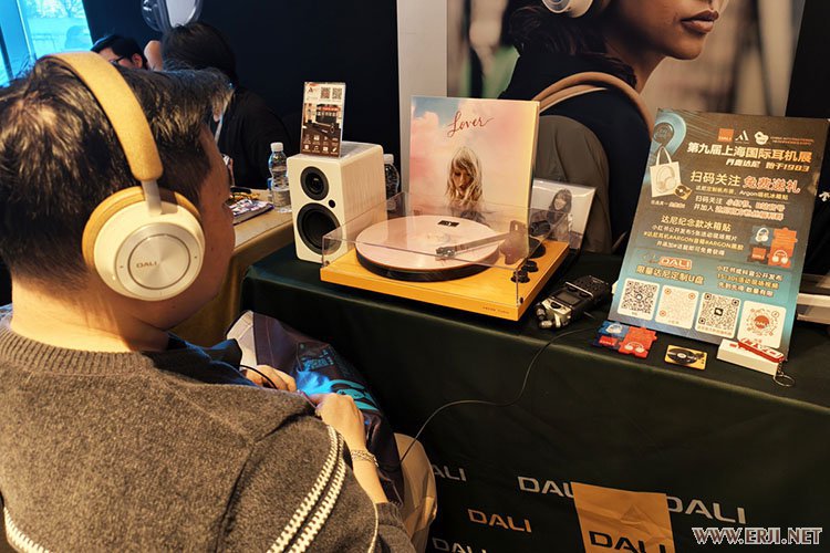 上海展现场2.jpg