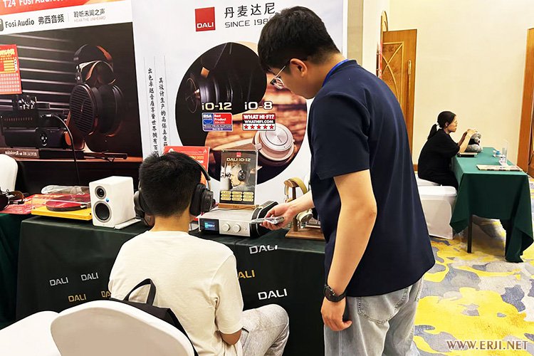 成都展现场2x.jpg